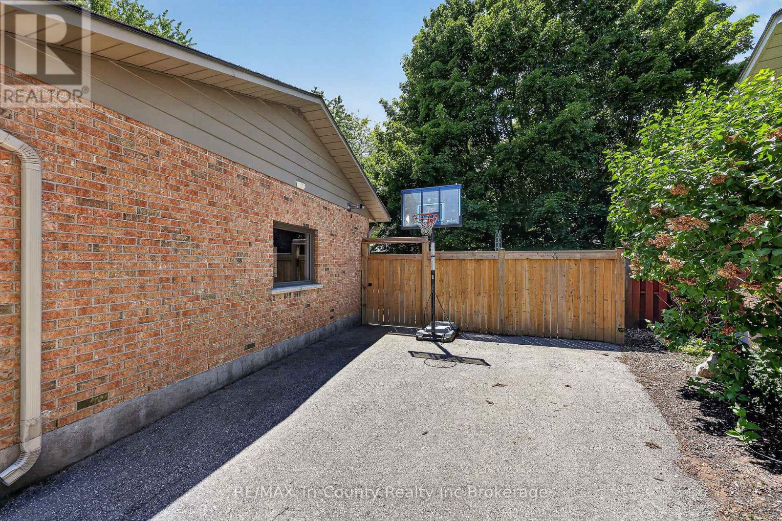 11 Adams Avenue, Tillsonburg, Ontario  N4G 4X3 - Photo 5 - X13229024