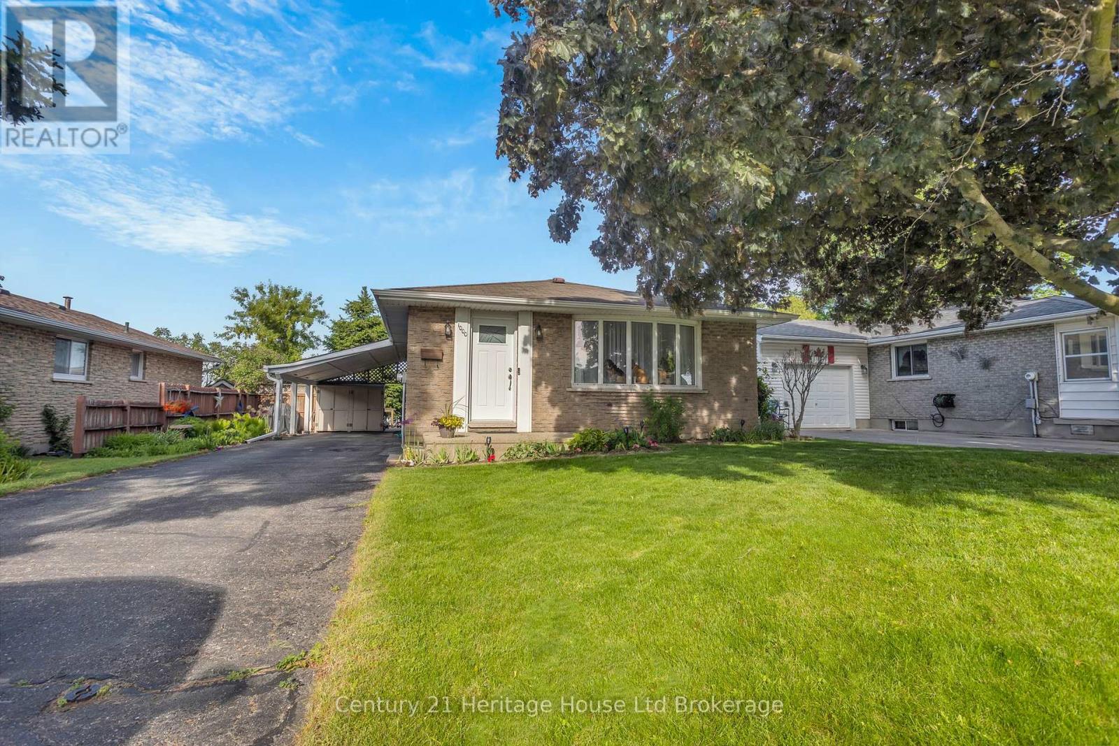 1000 Sunset Boulevard, Woodstock (Woodstock - South), Ontario  N4S 8C4 - Photo 2 - X13236432