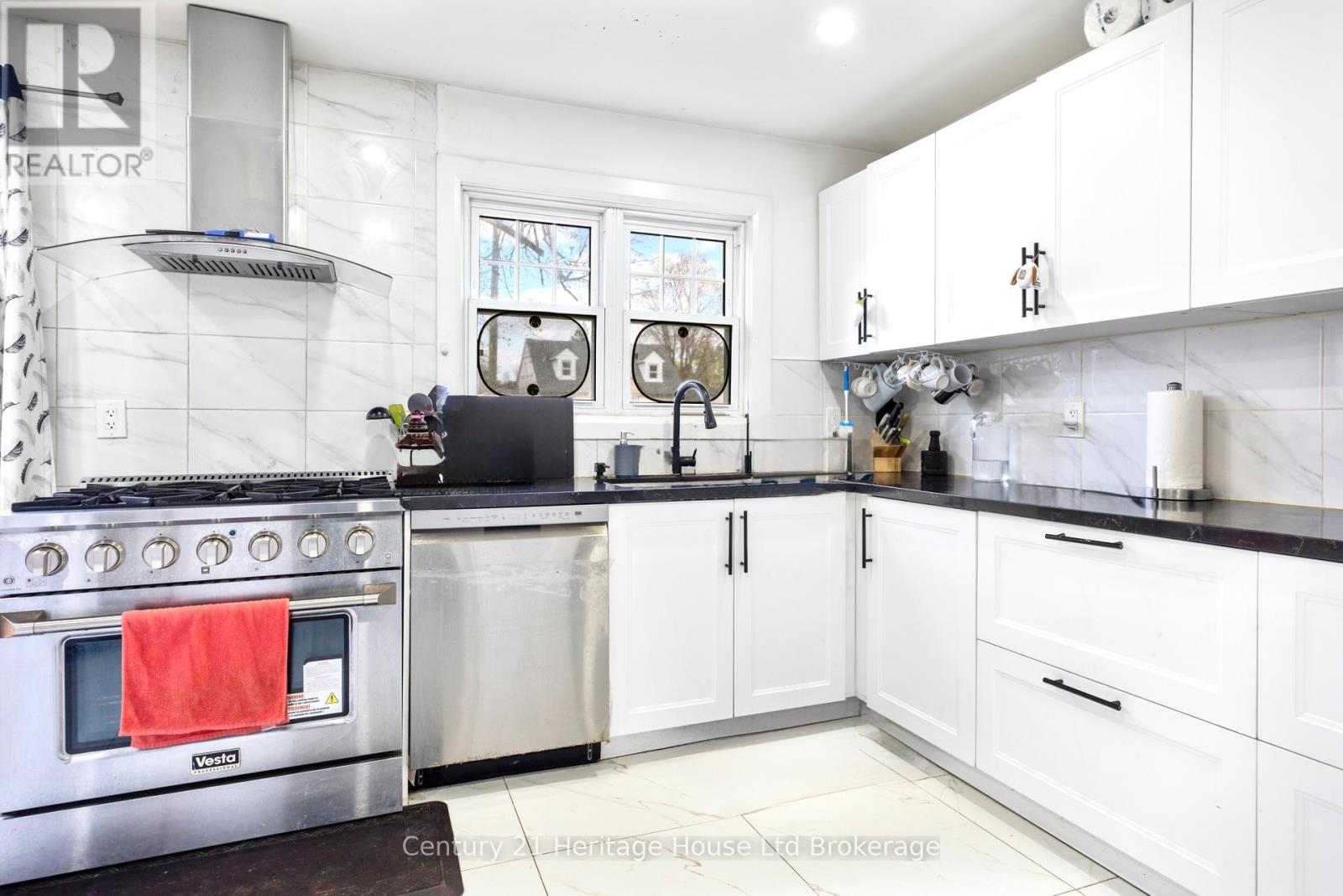 31 Wethered Street, London East (East C), Ontario  N5Y 1G8 - Photo 7 - X13238092
