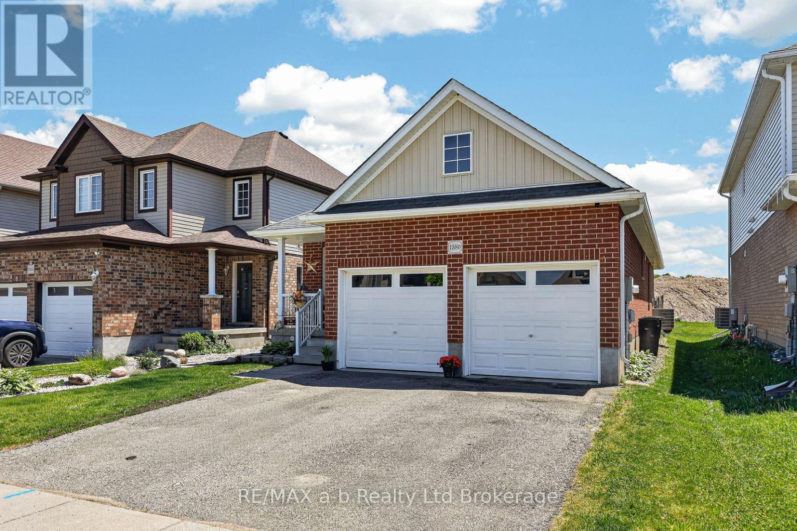 1380 Caen Avenue, Woodstock (Woodstock - North), Ontario  N4T 0J3 - Photo 6 - X13240970