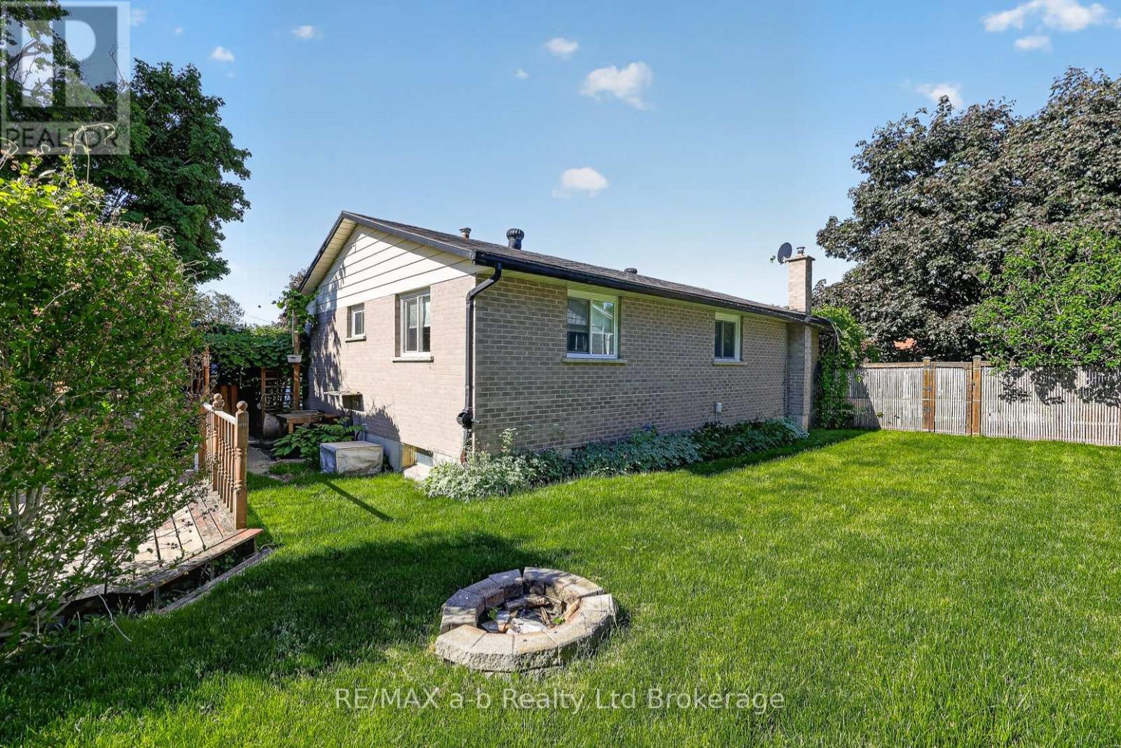 2 Victoria Street, Norwich (Norwich Town), Ontario  N0J 1P0 - Photo 2 - X13248390