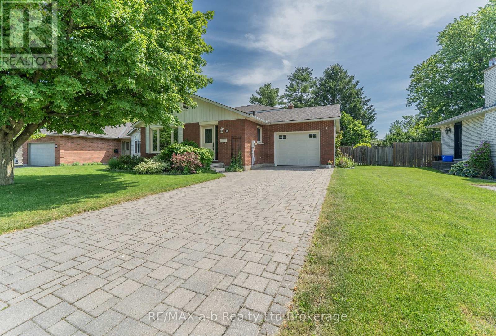 18 Denrich Avenue, Tillsonburg, Ontario  N4G 4W2 - Photo 3 - X13410160