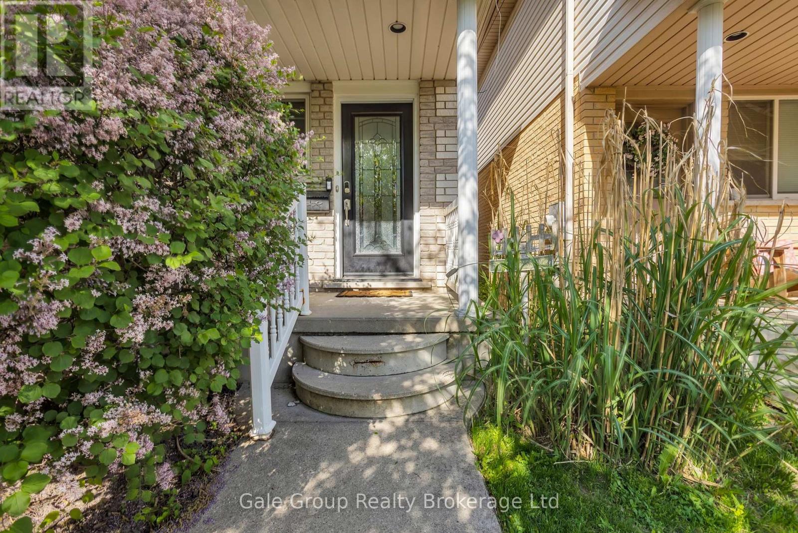1030 Pearson Drive, Woodstock (Woodstock - North), Ontario  N4S 8V1 - Photo 2 - X13410178