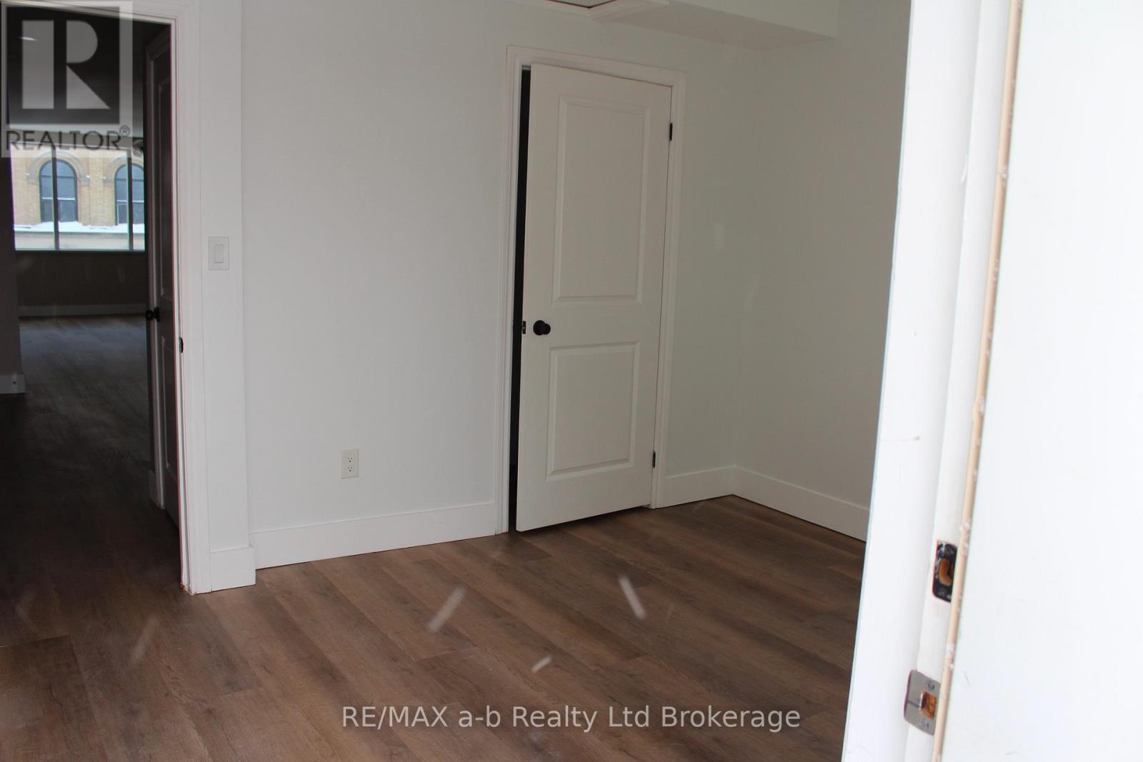 2 - 391 Dundas Street, Woodstock (Woodstock - North), Ontario  N4S 1B6 - Photo 11 - X13411826