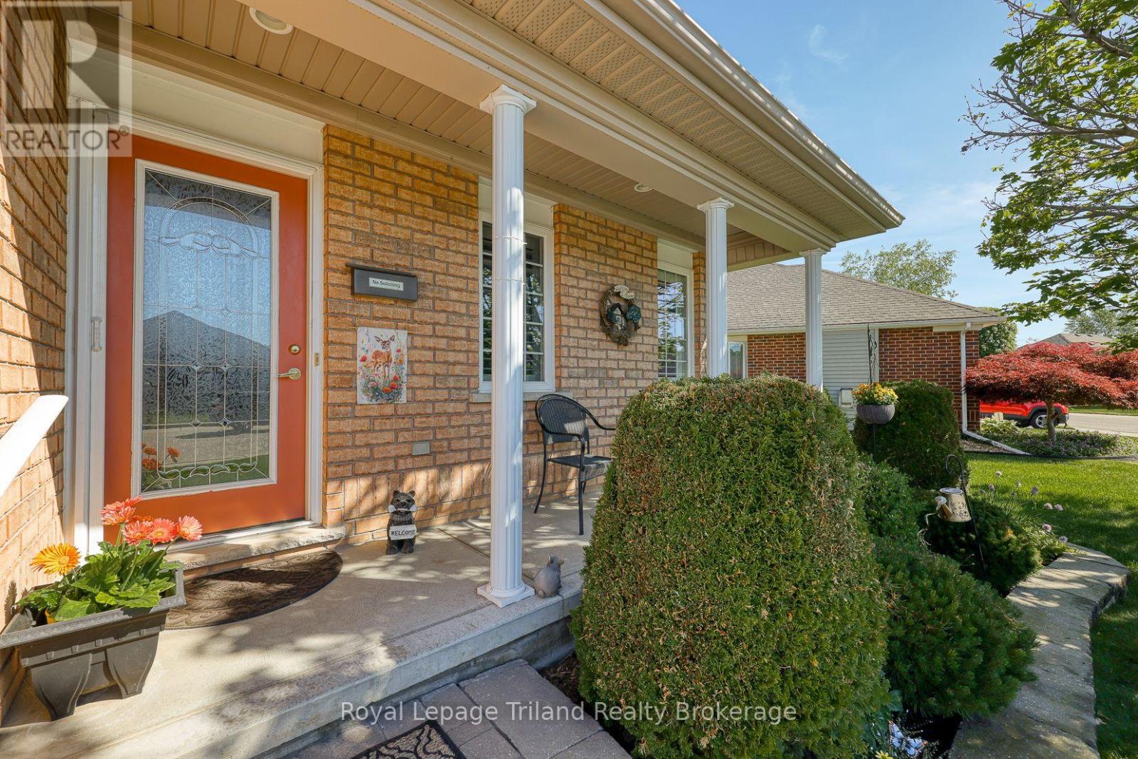 121 Weston Drive, Tillsonburg, Ontario  N4G 5X1 - Photo 2 - X13419144