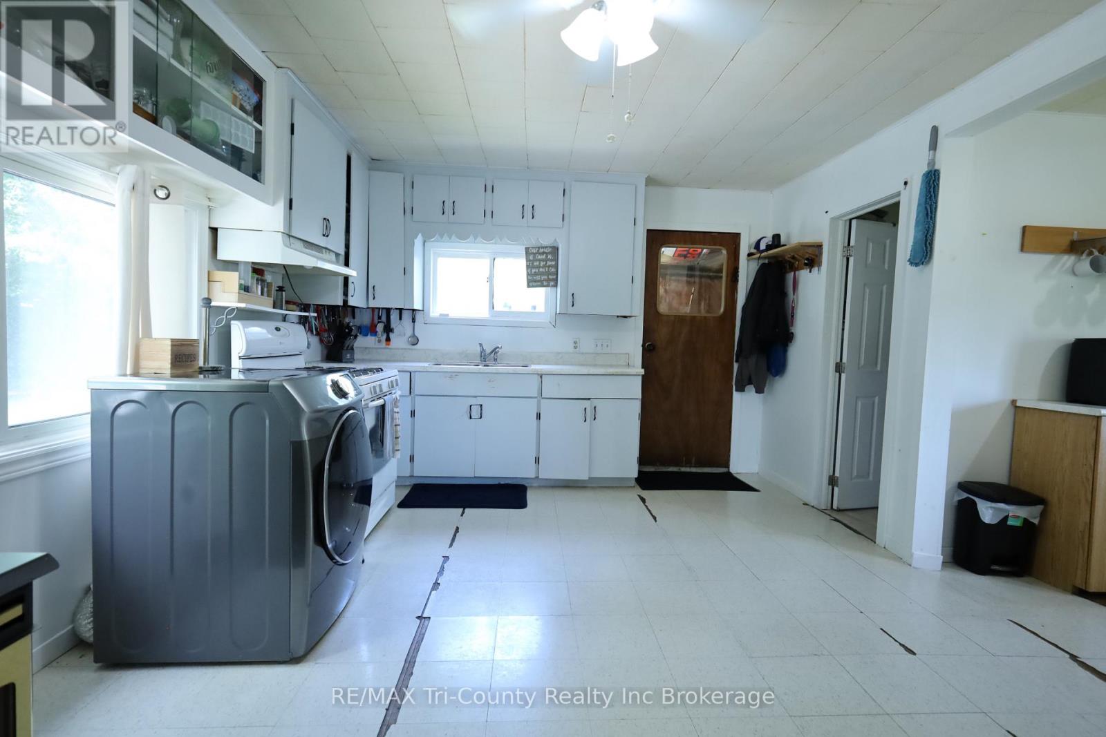 4942 59 Highway, Norfolk (Courtland), Ontario  N0J 1E0 - Photo 6 - X13459026