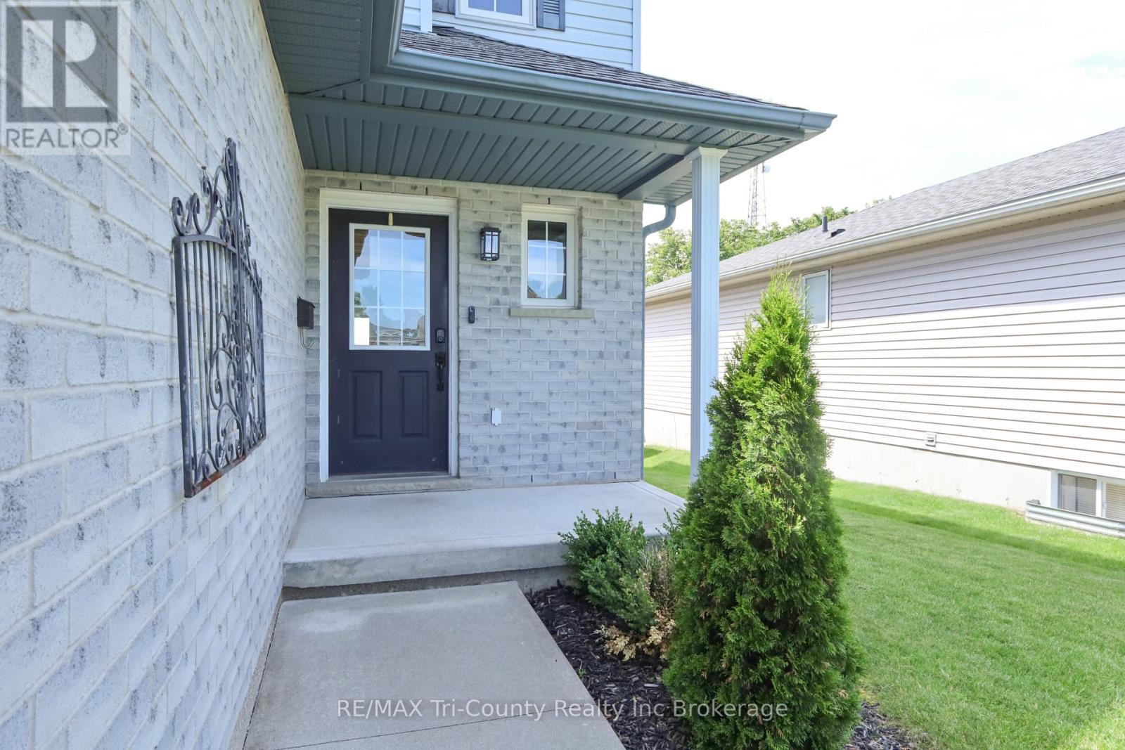 25 Herford Street, Tillsonburg, Ontario  N4G 4V1 - Photo 2 - X13471408
