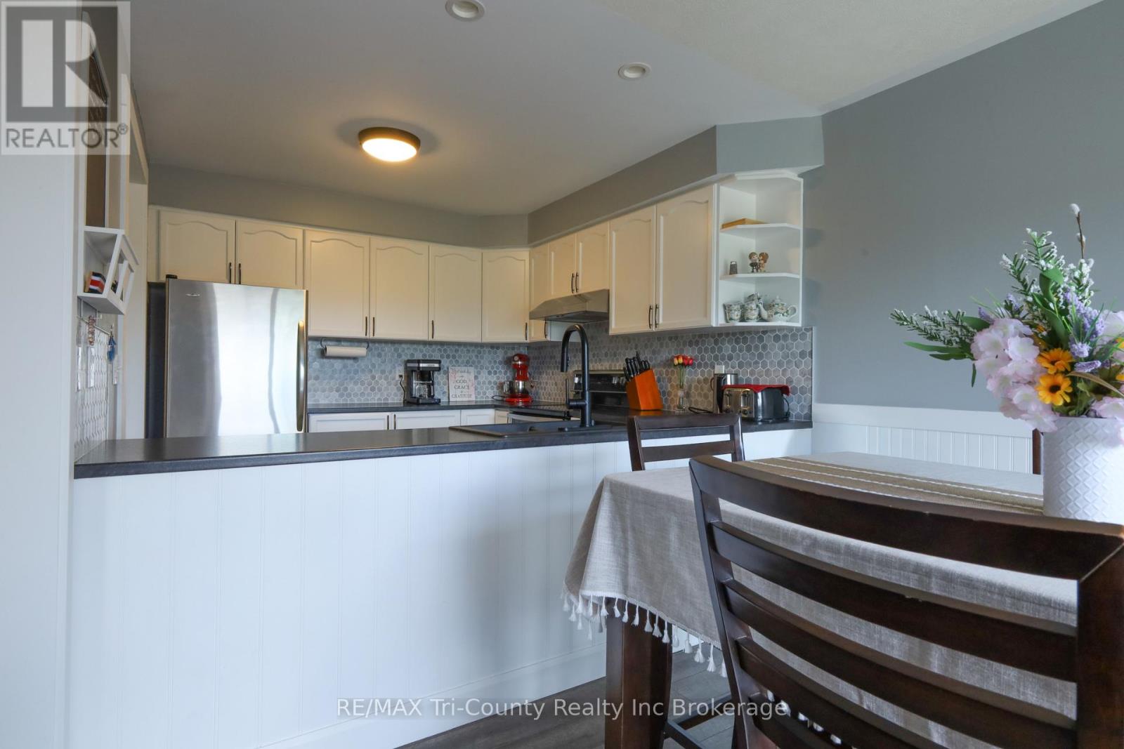 25 Herford Street, Tillsonburg, Ontario  N4G 4V1 - Photo 8 - X13471408