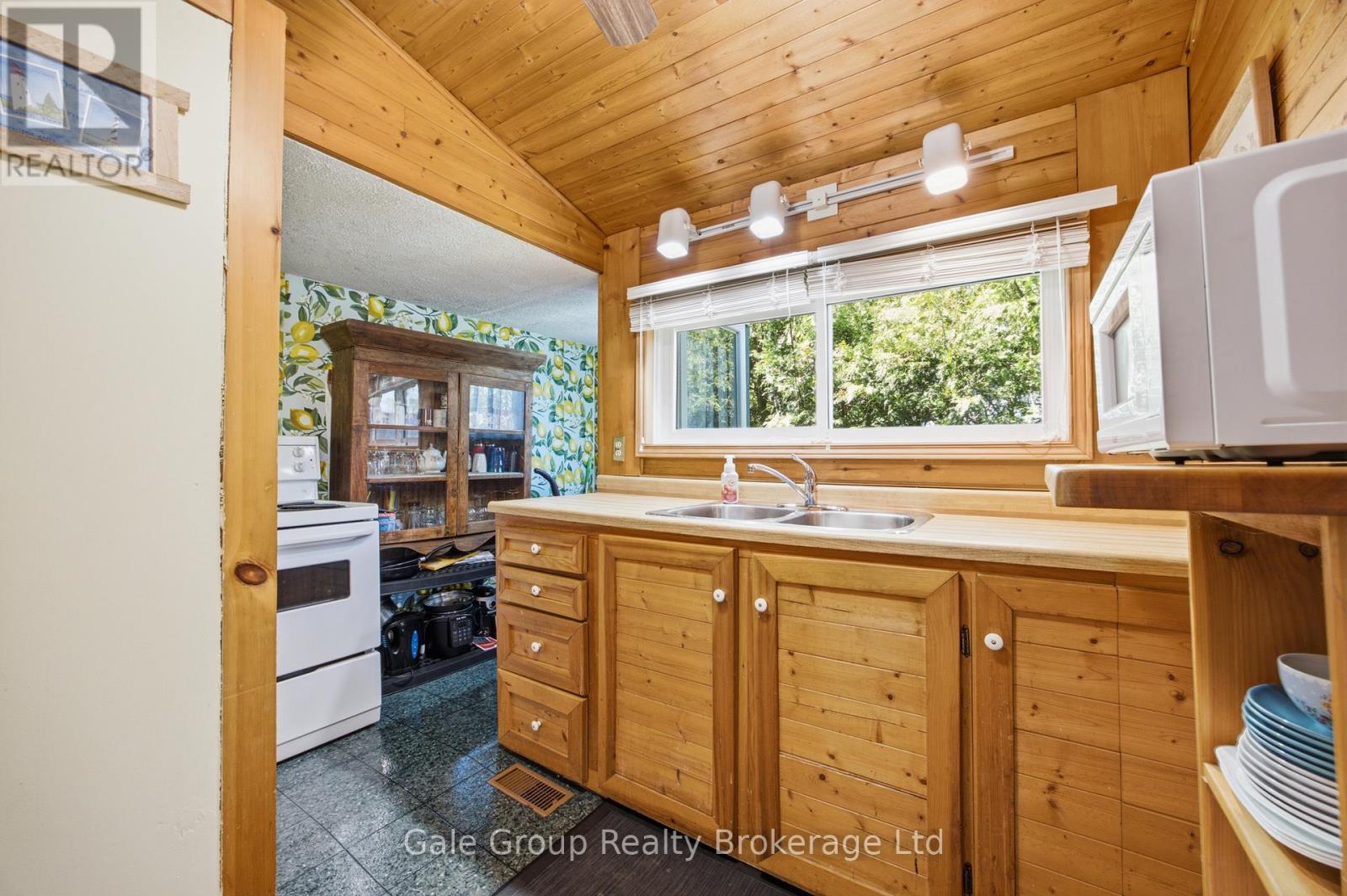 26 Woodward Avenue, Lambton Shores (Grand Bend), Ontario  N0M 1T0 - Photo 20 - X13473726