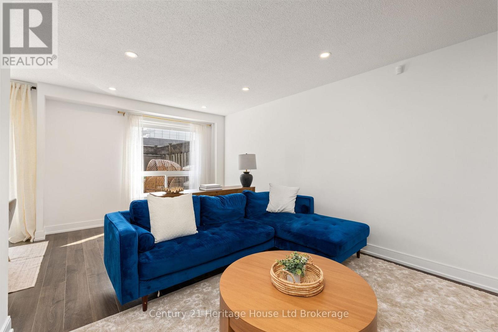 9 San Vito Way, Toronto (Glenfield-Jane Heights), Ontario  M3L 2G7 - Photo 10 - W13474490