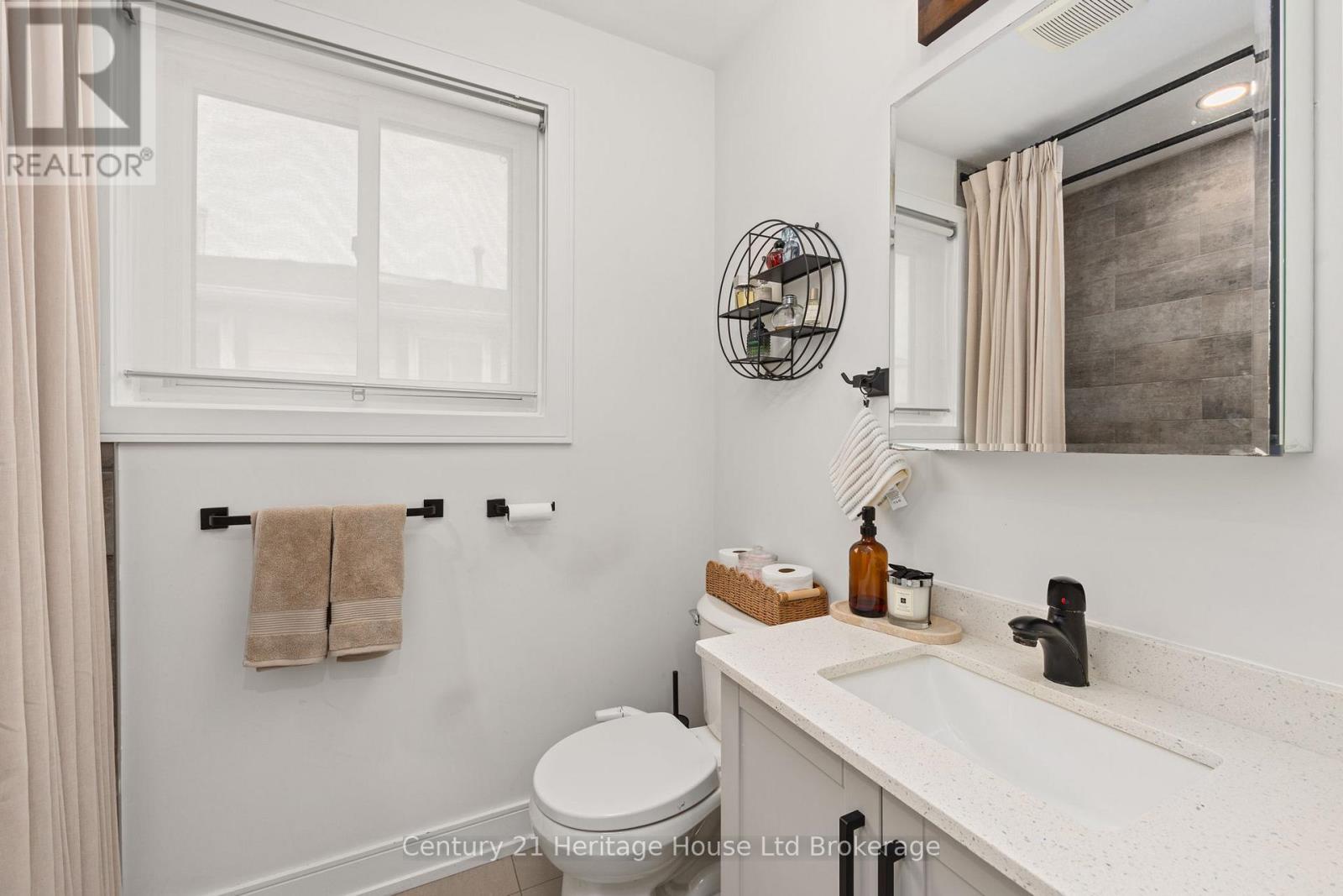 9 San Vito Way, Toronto (Glenfield-Jane Heights), Ontario  M3L 2G7 - Photo 21 - W13474490