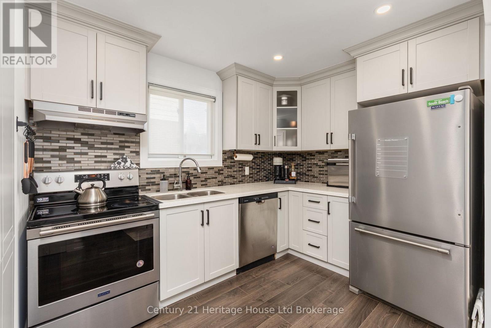 9 San Vito Way, Toronto (Glenfield-Jane Heights), Ontario  M3L 2G7 - Photo 3 - W13474490