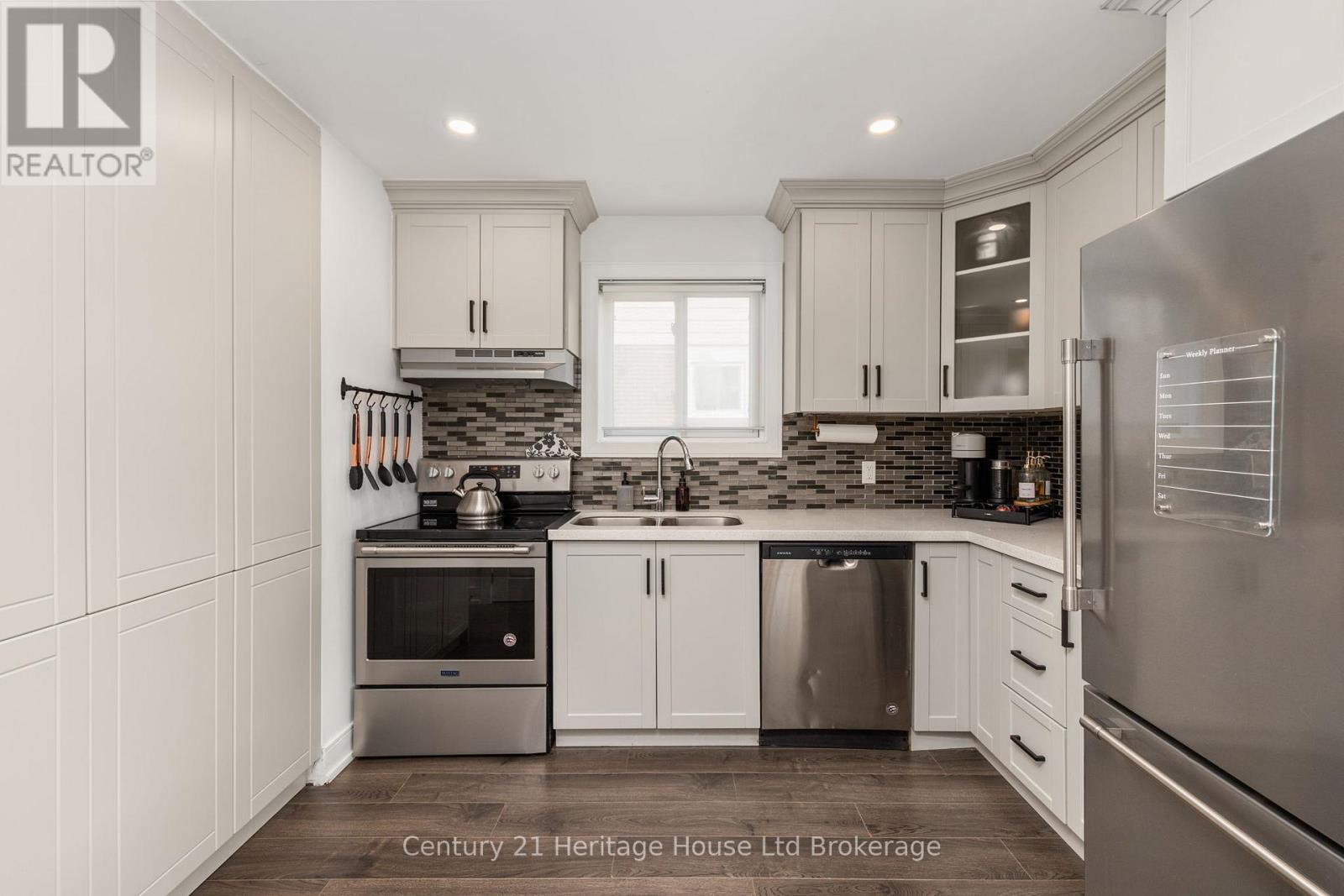 9 San Vito Way, Toronto (Glenfield-Jane Heights), Ontario  M3L 2G7 - Photo 4 - W13474490