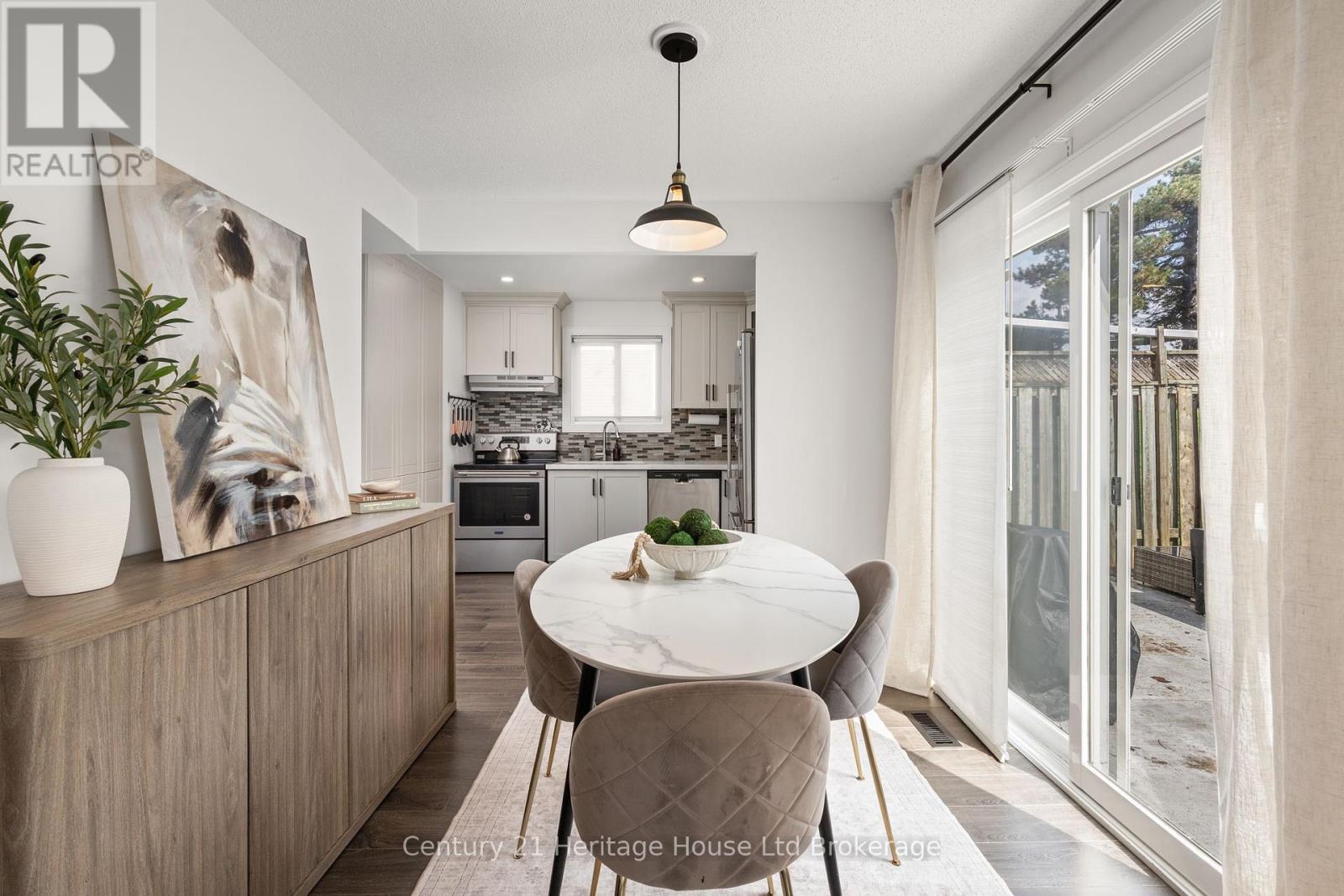 9 San Vito Way, Toronto (Glenfield-Jane Heights), Ontario  M3L 2G7 - Photo 6 - W13474490