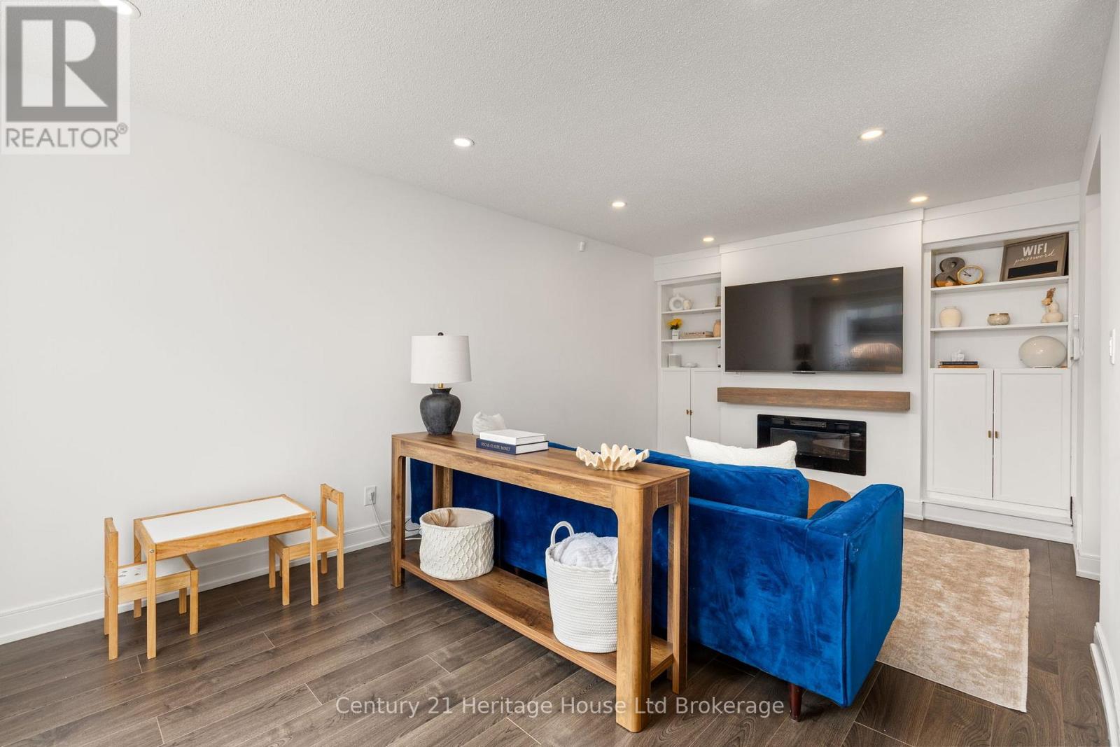 9 San Vito Way, Toronto (Glenfield-Jane Heights), Ontario  M3L 2G7 - Photo 8 - W13474490