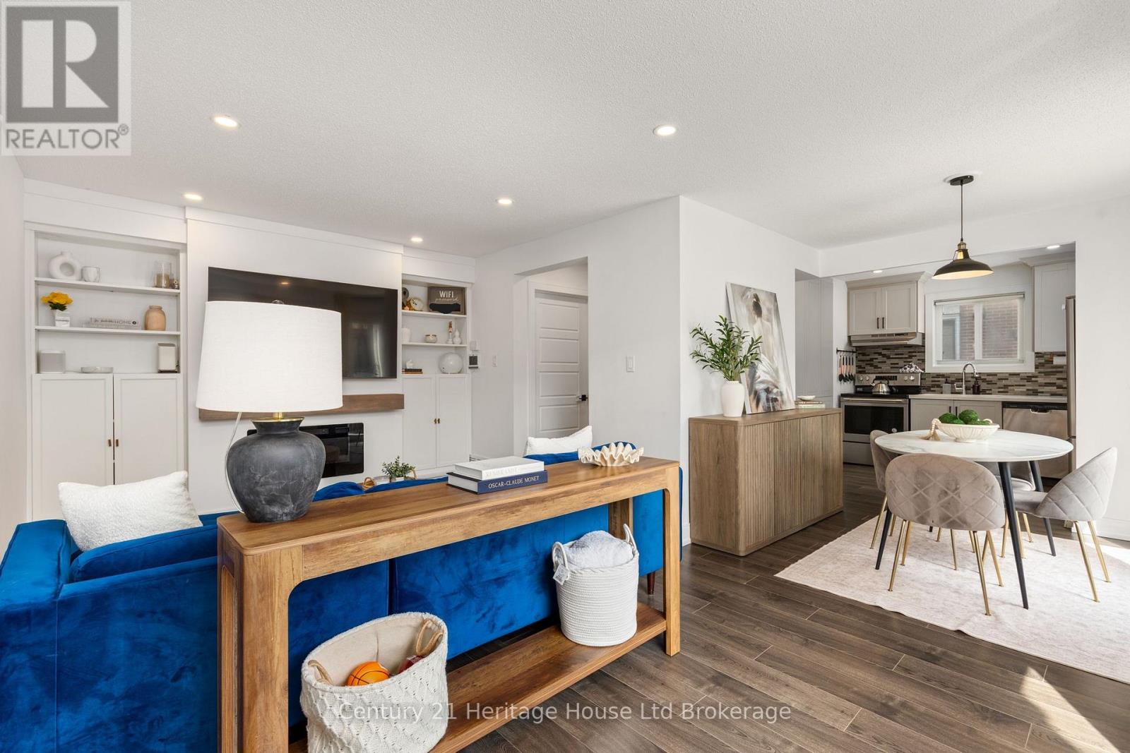 9 San Vito Way, Toronto (Glenfield-Jane Heights), Ontario  M3L 2G7 - Photo 9 - W13474490
