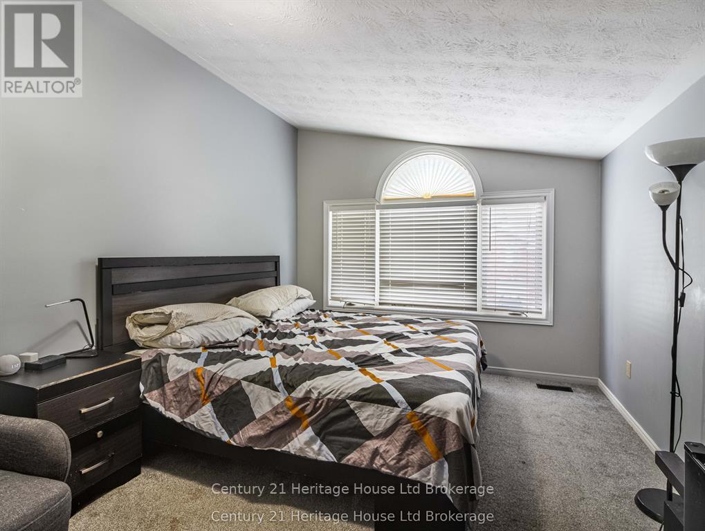 8 Mohican Drive, Woodstock (Woodstock - North), Ontario  N4T 1H5 - Photo 11 - X13481178