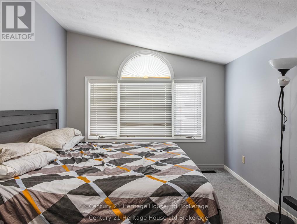 8 Mohican Drive, Woodstock (Woodstock - North), Ontario  N4T 1H5 - Photo 12 - X13481178