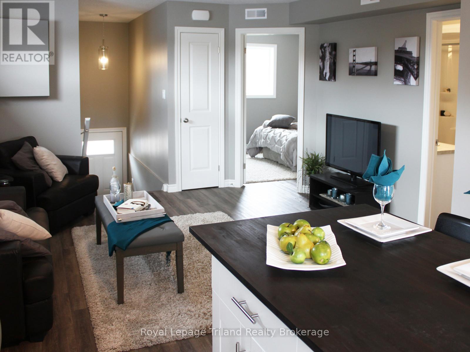 2 - 673 Adelaide Street, Woodstock (Woodstock - North), Ontario  N4S 4C2 - Photo 6 - X13484162