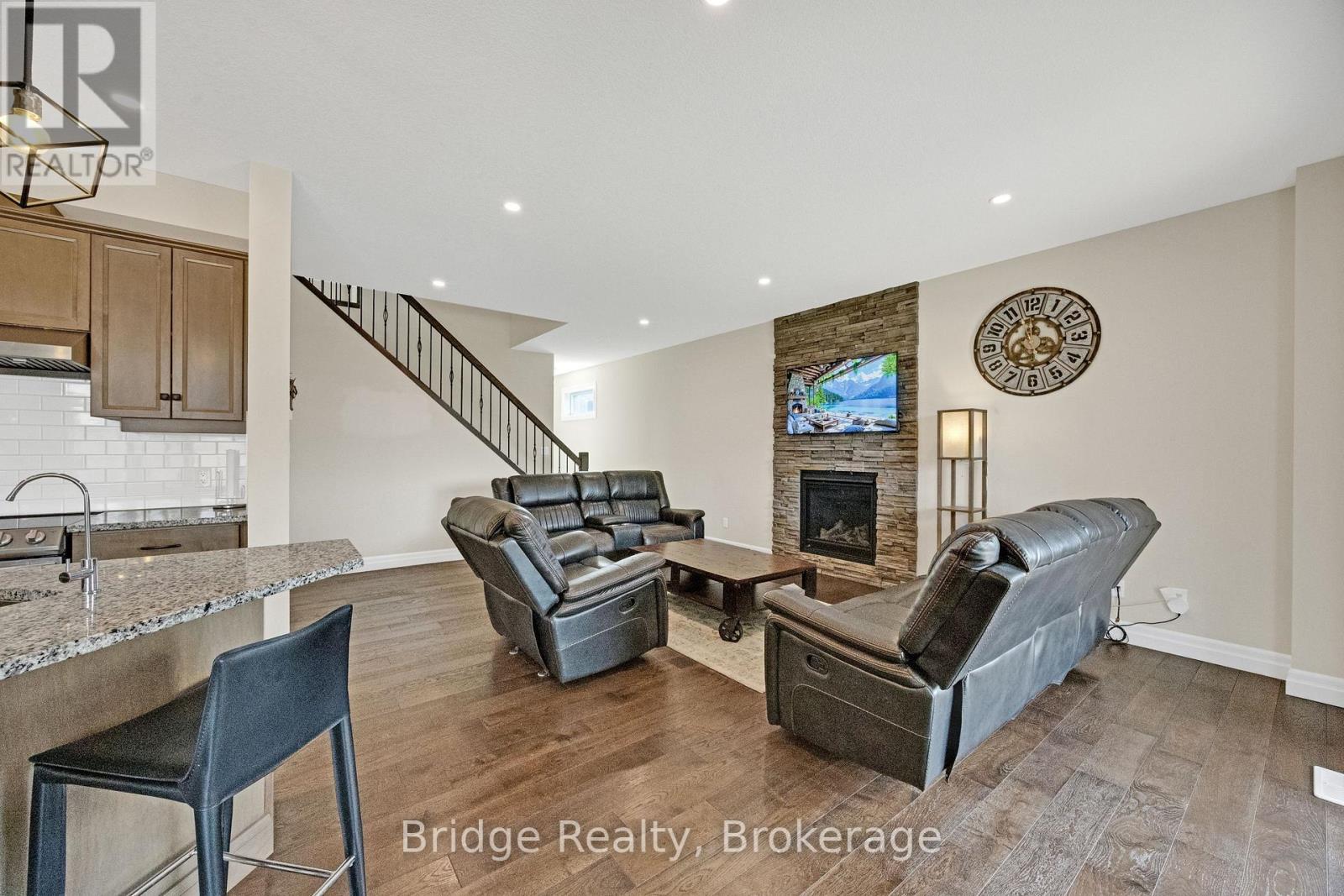 256 Tamarack Boulevard, Woodstock (Woodstock - North), Ontario  N4S 0E2 - Photo 13 - X13508150