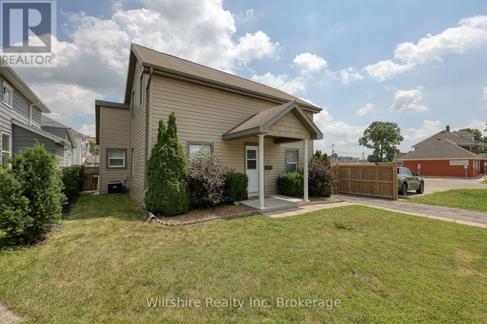 52 Bidwell Street, Tillsonburg, Ontario  N4G 3T7 - Photo 2 - X13519664