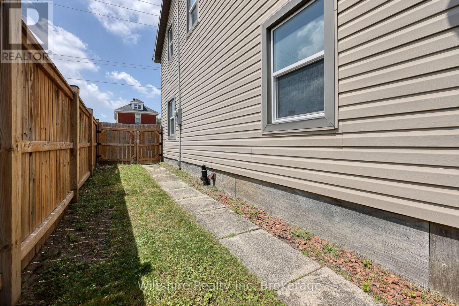 52 Bidwell Street, Tillsonburg, Ontario  N4G 3T7 - Photo 5 - X13519664