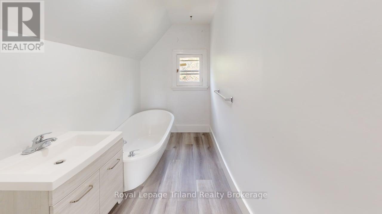 279 Vansittart Avenue, Woodstock (Woodstock - North), Ontario  N4S 6G4 - Photo 21 - X13529490