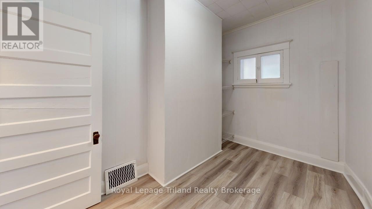 279 Vansittart Avenue, Woodstock (Woodstock - North), Ontario  N4S 6G4 - Photo 3 - X13529490