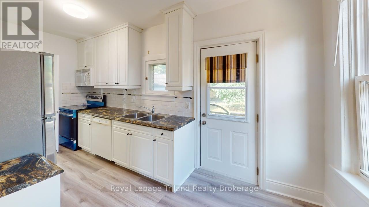 279 Vansittart Avenue, Woodstock (Woodstock - North), Ontario  N4S 6G4 - Photo 6 - X13529490