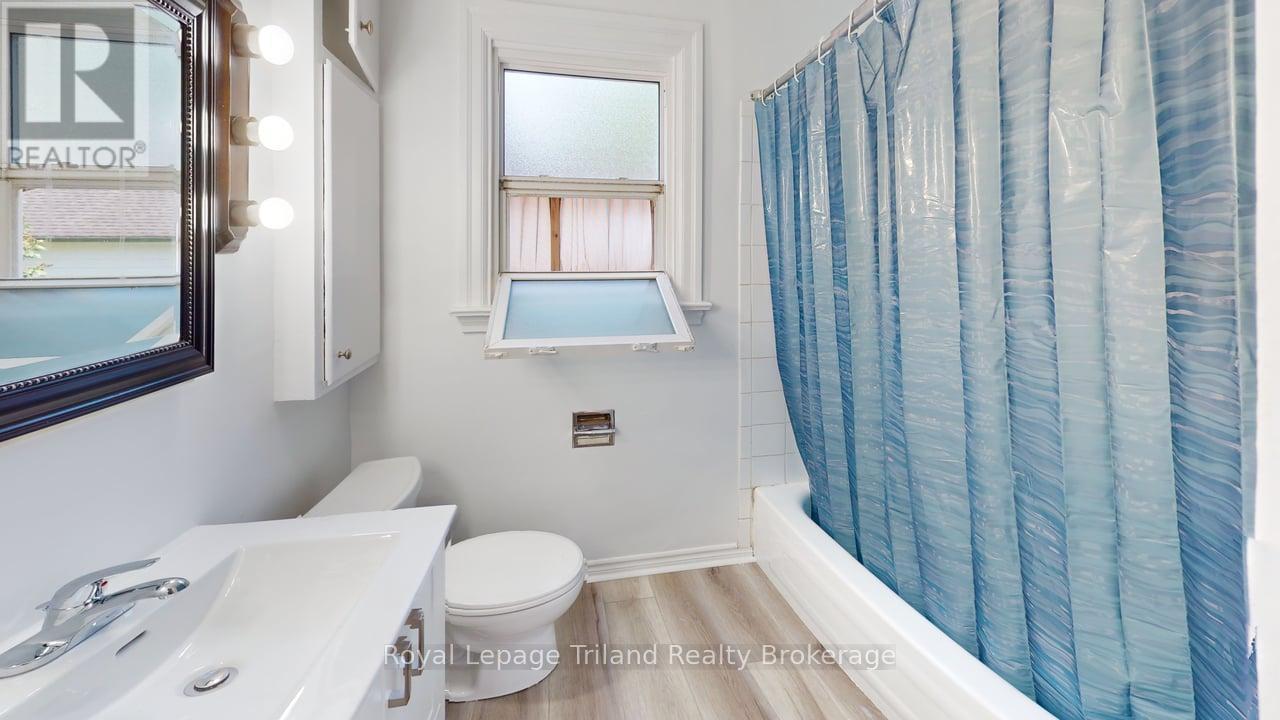 279 Vansittart Avenue, Woodstock (Woodstock - North), Ontario  N4S 6G4 - Photo 8 - X13529490