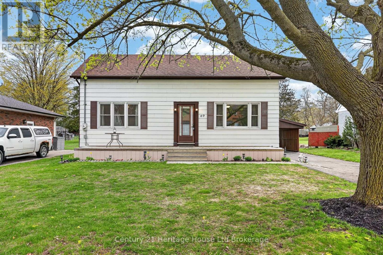 69 Bee Street, Woodstock (Woodstock - South), Ontario  N4S 3Z2 - Photo 3 - X13532916