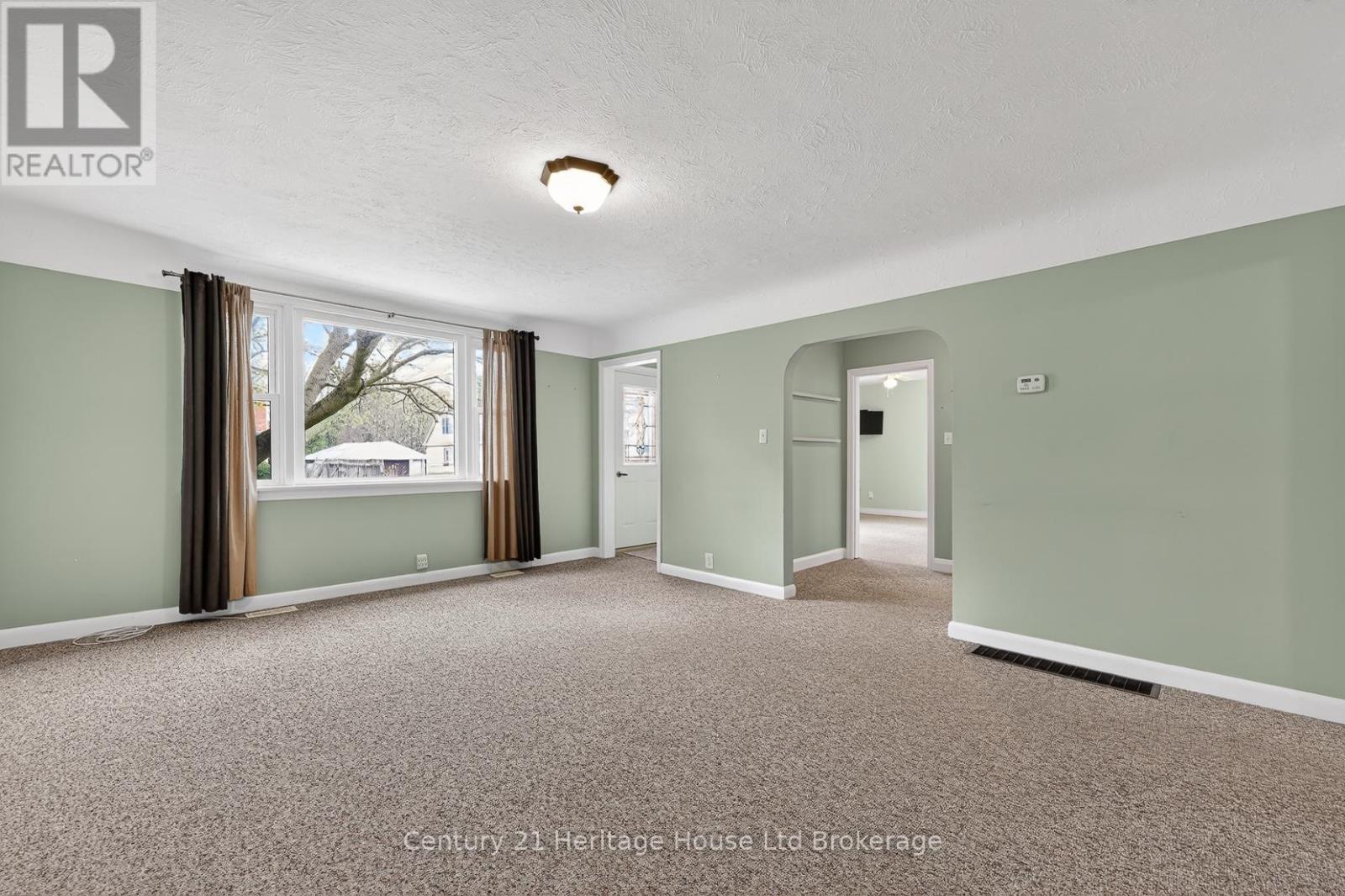 69 Bee Street, Woodstock (Woodstock - South), Ontario  N4S 3Z2 - Photo 6 - X13532916