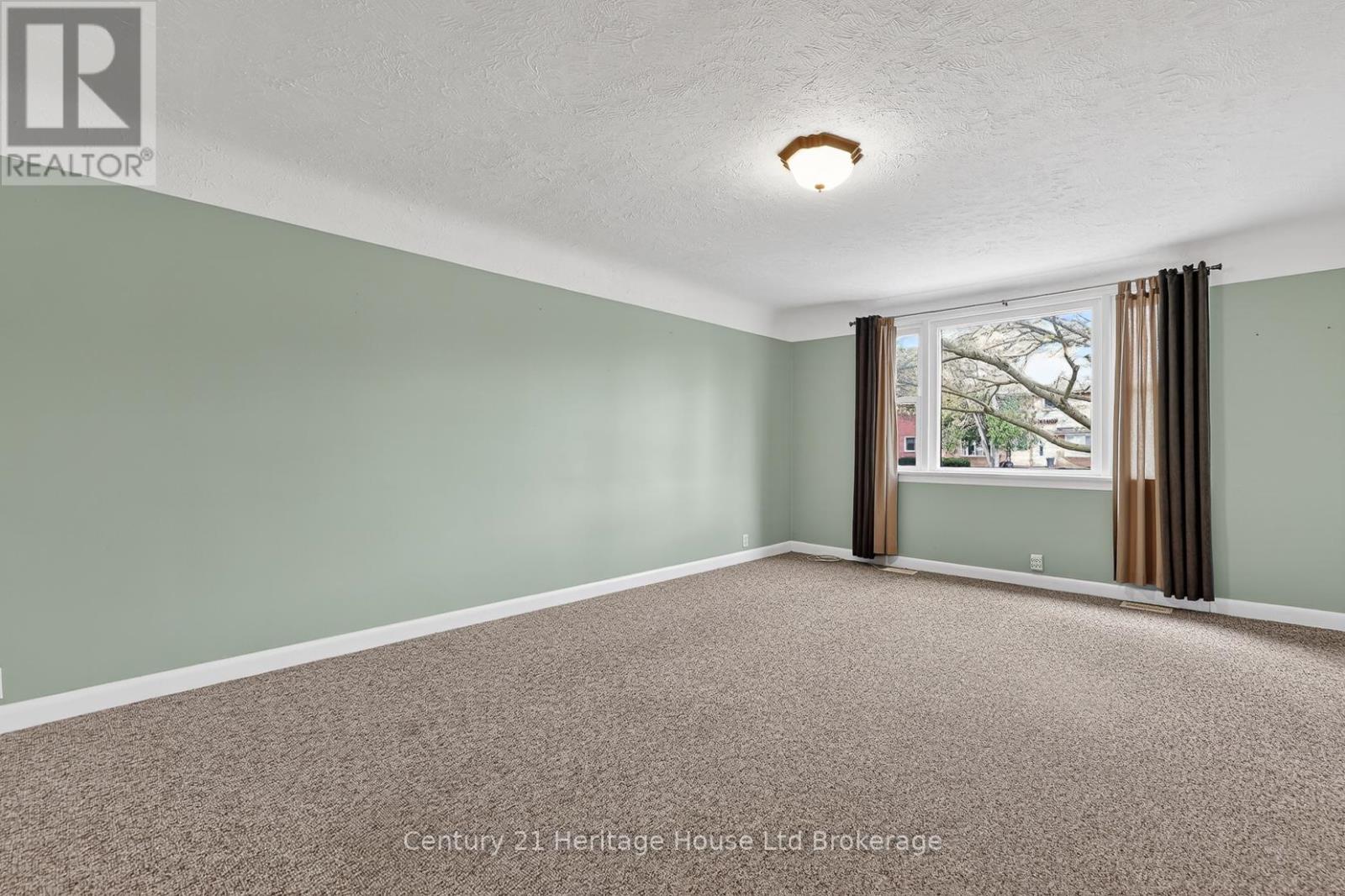 69 Bee Street, Woodstock (Woodstock - South), Ontario  N4S 3Z2 - Photo 7 - X13532916