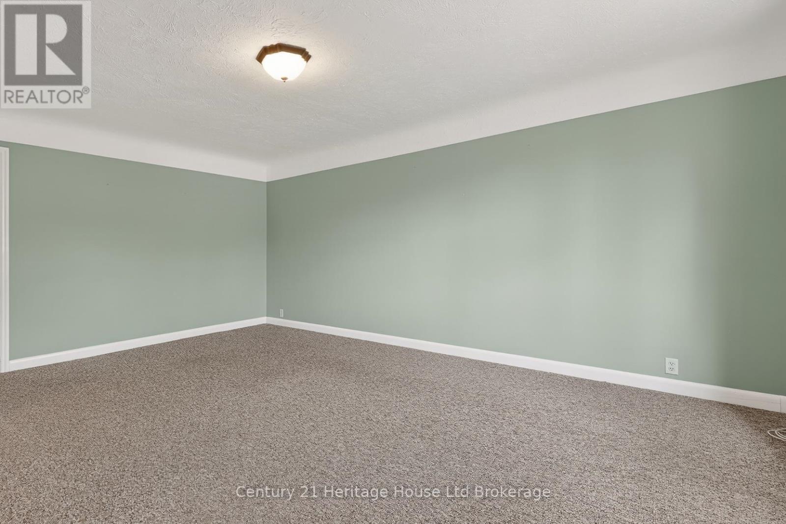 69 Bee Street, Woodstock (Woodstock - South), Ontario  N4S 3Z2 - Photo 8 - X13532916