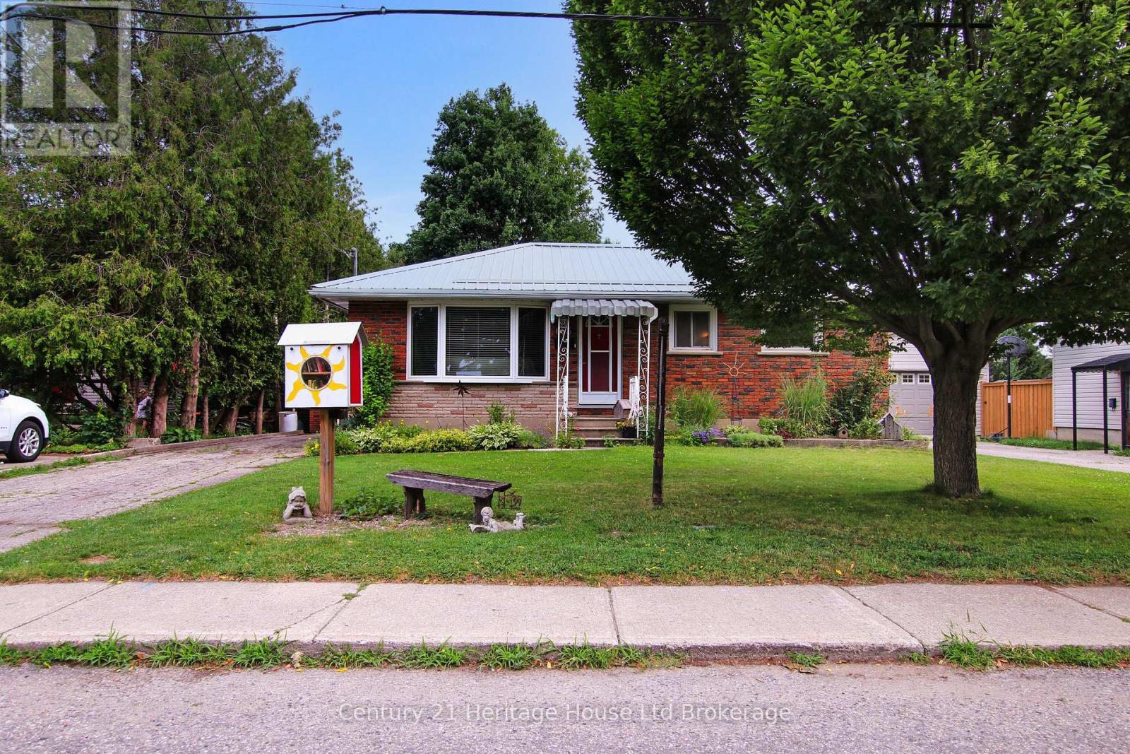 683 College Avenue, Woodstock (Woodstock - South), Ontario  N4S 2C6 - Photo 2 - X13533828
