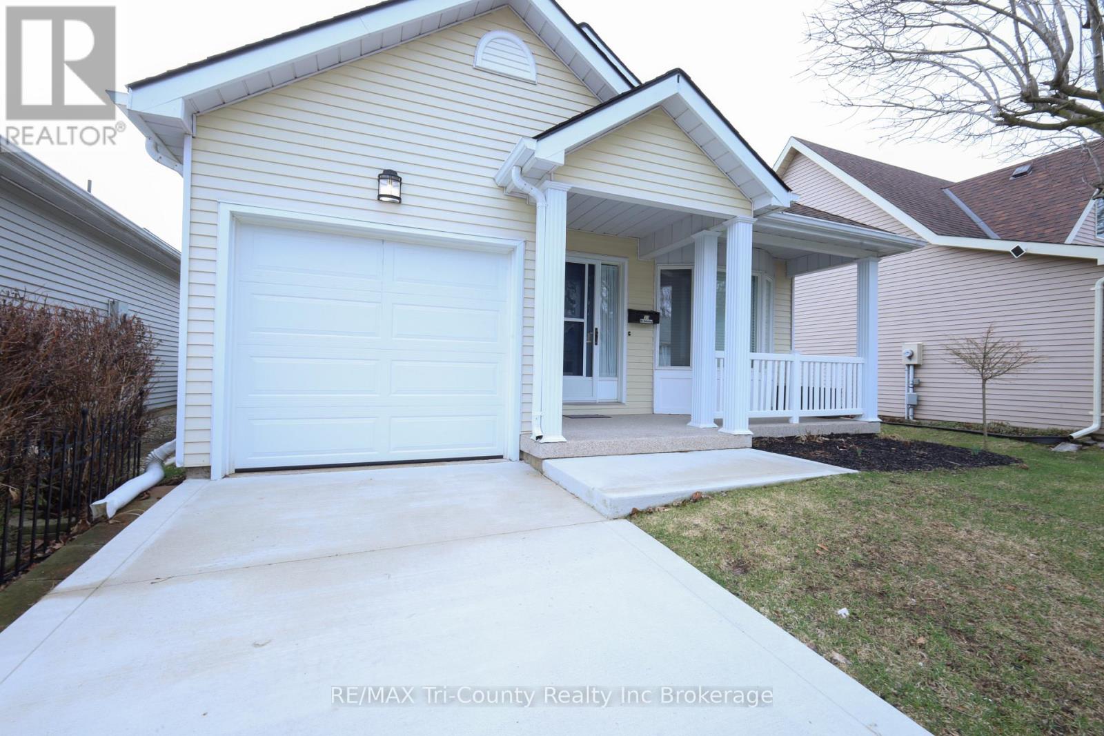 33 Wilkins Crescent, Tillsonburg, Ontario  N4G 5M6 - Photo 2 - X13536242