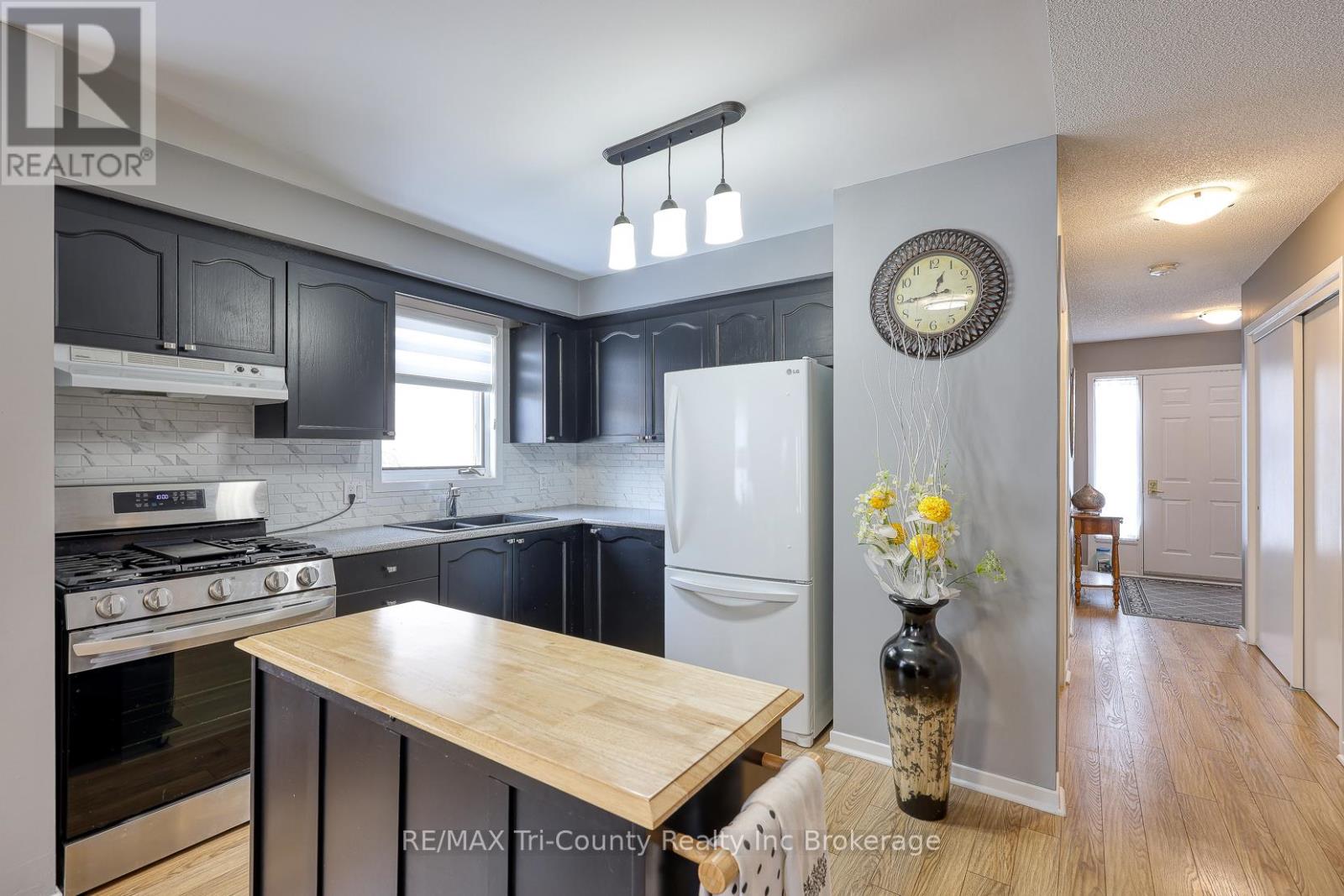 33 Wilkins Crescent, Tillsonburg, Ontario  N4G 5M6 - Photo 3 - X13536242