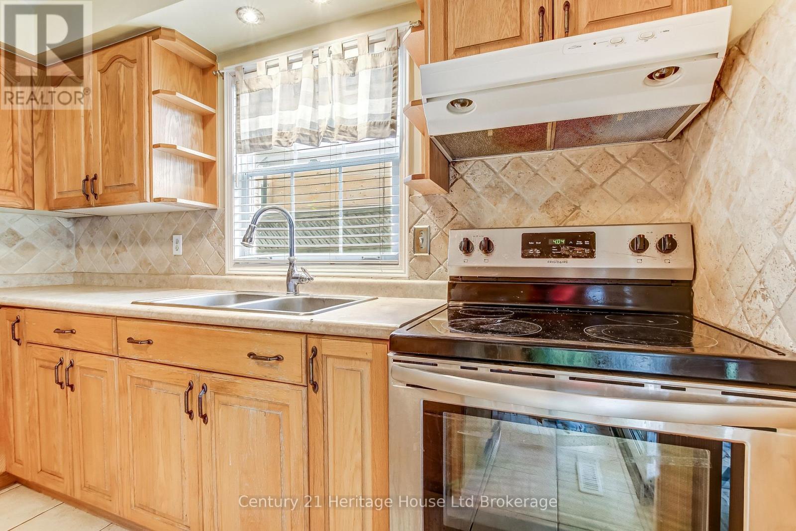 84 Anderson Street, Woodstock (Woodstock - South), Ontario  N4S 8X3 - Photo 6 - X13544048