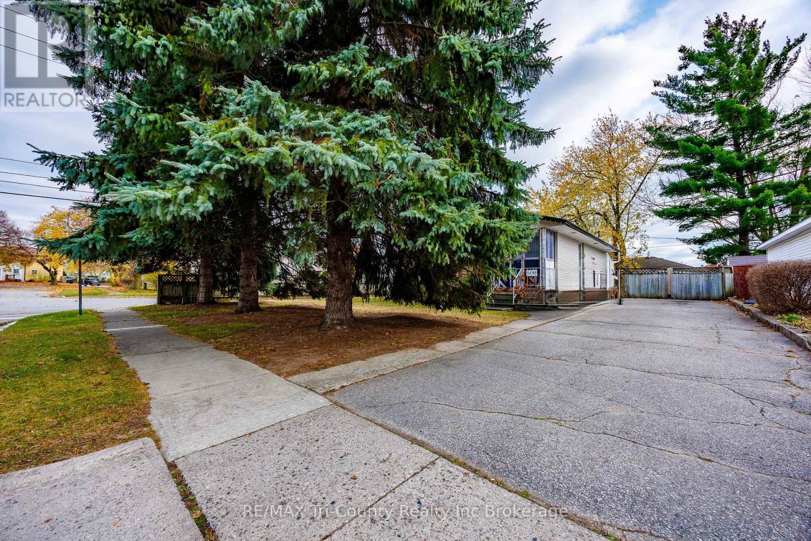 1393 Thorman Drive, Cambridge, Ontario  N3H 1A1 - Photo 3 - X13547594