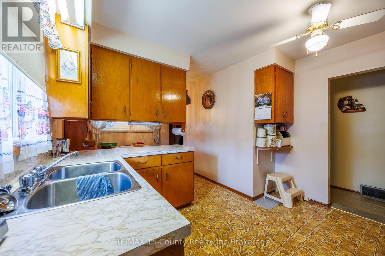 1393 Thorman Drive, Cambridge, Ontario  N3H 1A1 - Photo 6 - X13547594