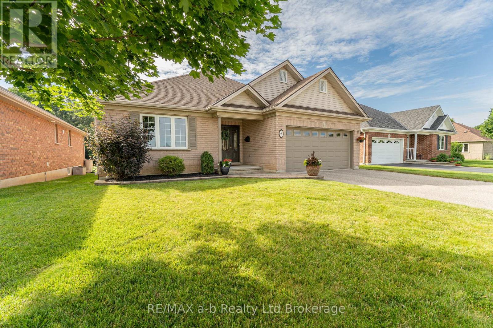 90 Weston Drive, Tillsonburg, Ontario  N4G 5W9 - Photo 2 - X13549320