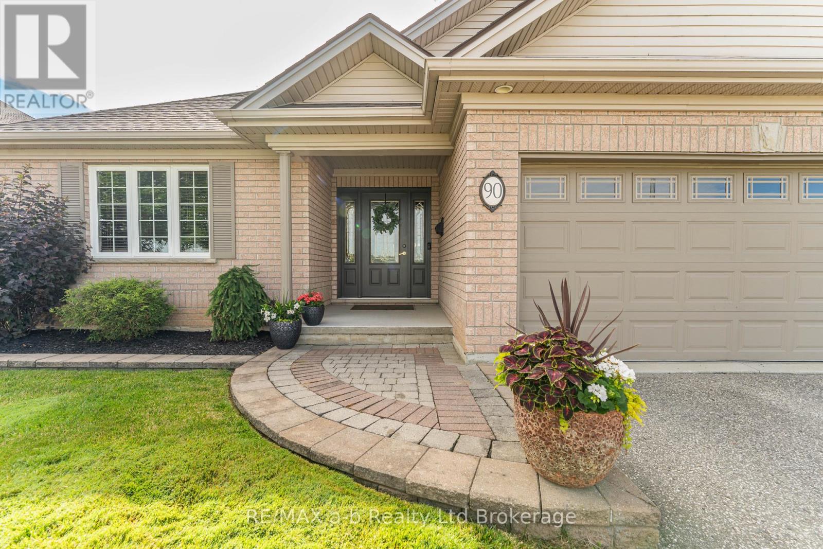 90 Weston Drive, Tillsonburg, Ontario  N4G 5W9 - Photo 3 - X13549320