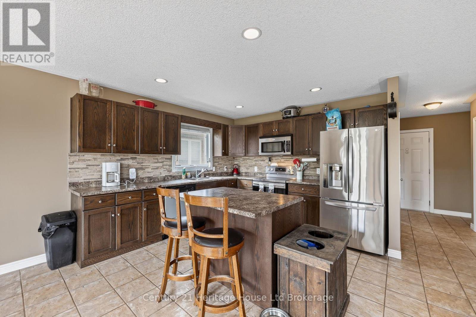 644 Hummingbird Crescent, Woodstock (Woodstock - North), Ontario  N4T 0B3 - Photo 2 - X13549444