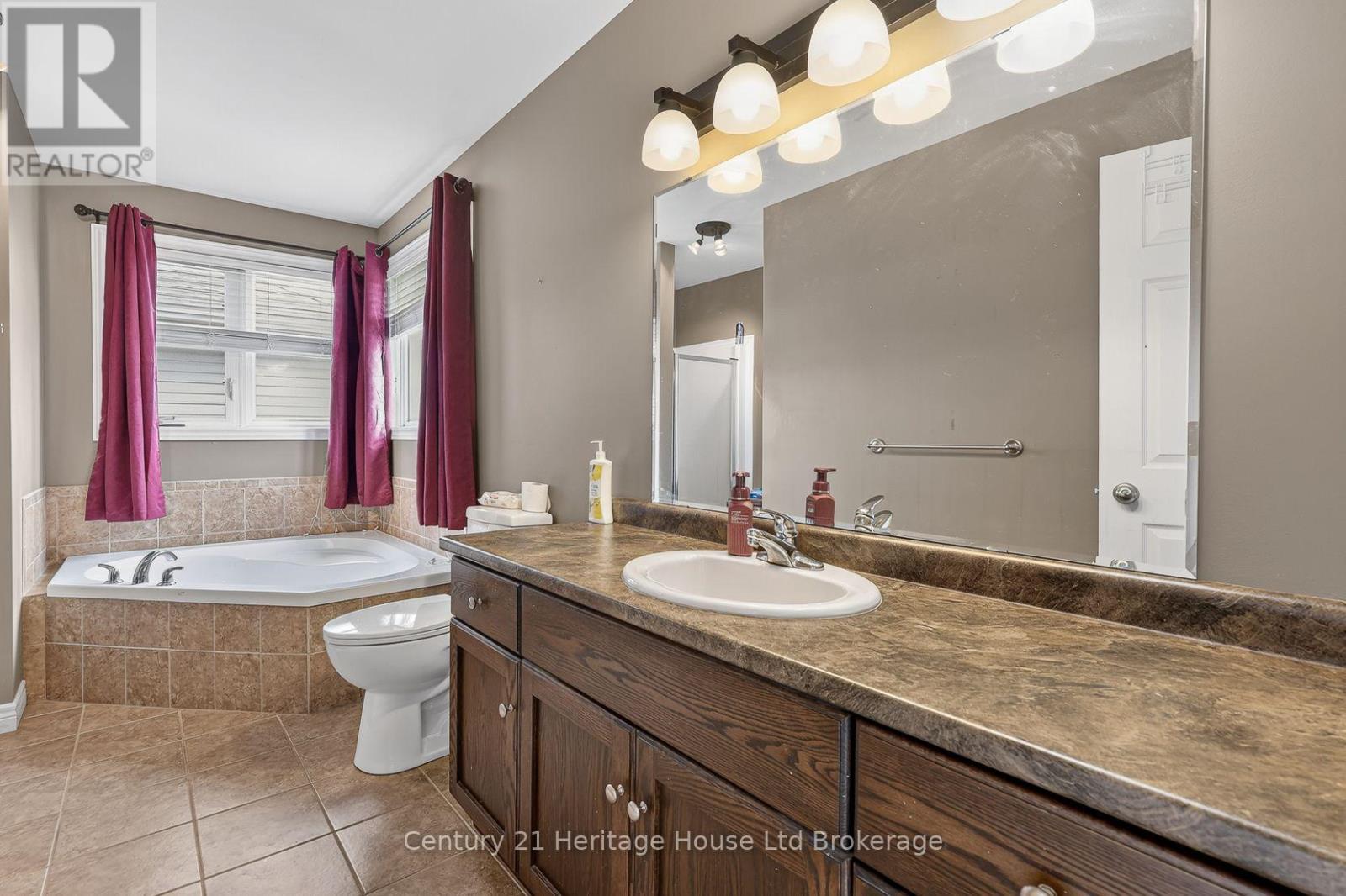 644 Hummingbird Crescent, Woodstock (Woodstock - North), Ontario  N4T 0B3 - Photo 3 - X13549444