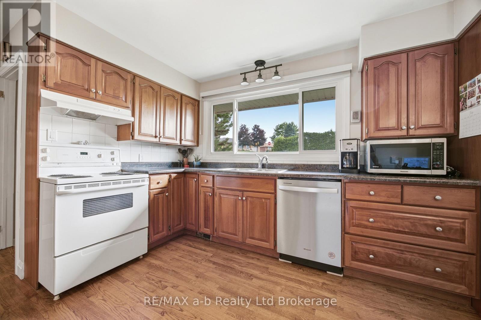 88 Hillside Avenue, Norfolk (Delhi), Ontario  N4B 1Y3 - Photo 21 - X13554758