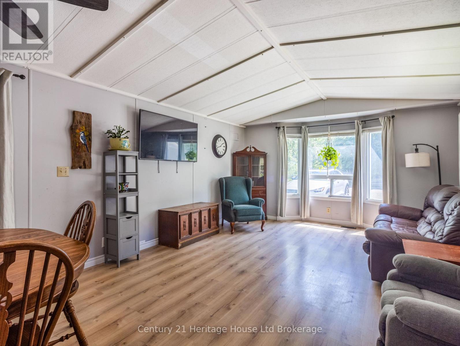 4 Centre Rd - 596101 Oxford 59 Road, East Zorra-Tavistock (Hidden Valley), Ontario  N4S 7W1 - Photo 3 - X13558186