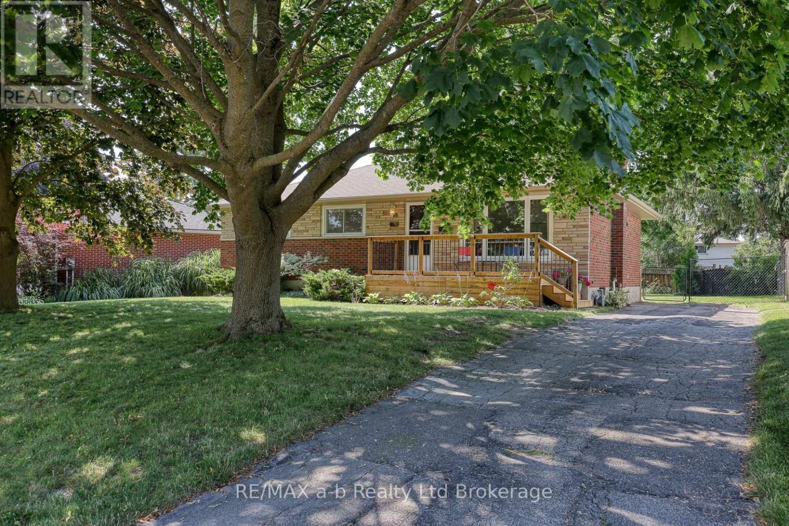 18 Chisholm Drive, Ingersoll (Ingersoll - South), Ontario  N5C 2C4 - Photo 2 - X13560634