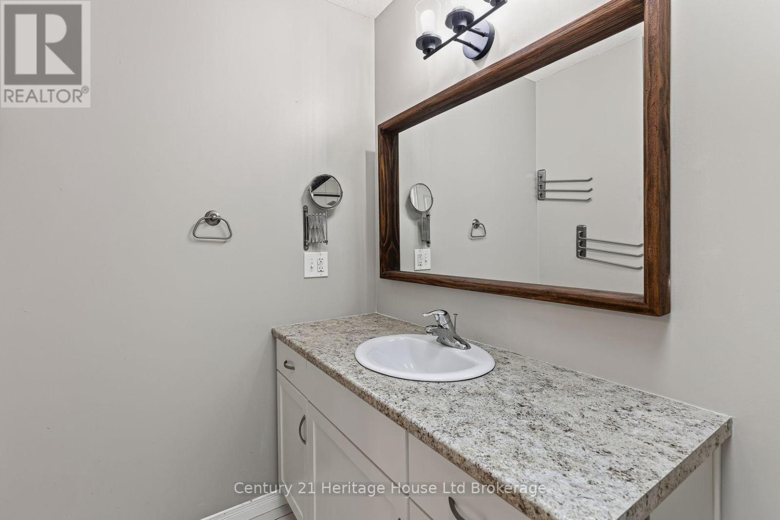 734 Frontenac Crescent, Woodstock (Woodstock - South), Ontario  N4V 0B1 - Photo 28 - X13560930
