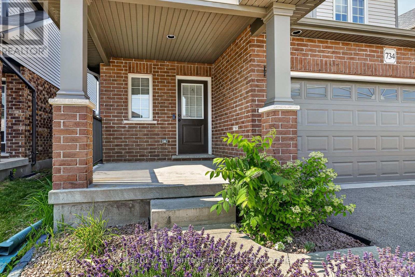 734 Frontenac Crescent, Woodstock (Woodstock - South), Ontario  N4V 0B1 - Photo 3 - X13560930