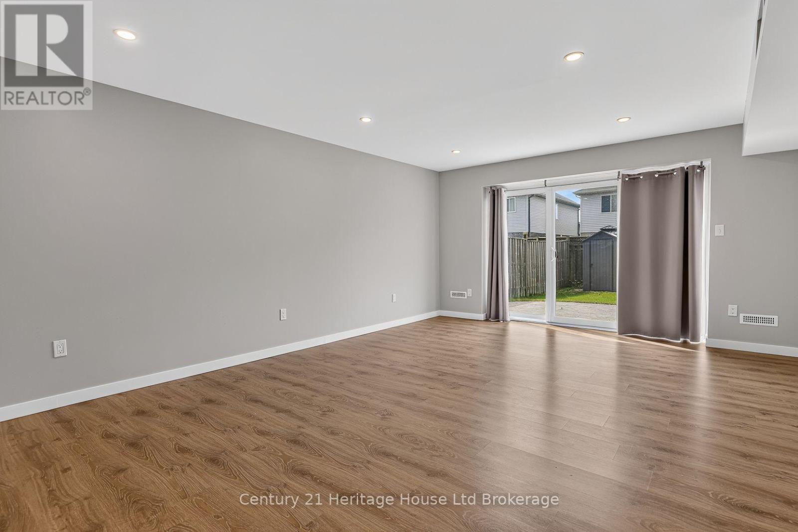 734 Frontenac Crescent, Woodstock (Woodstock - South), Ontario  N4V 0B1 - Photo 36 - X13560930